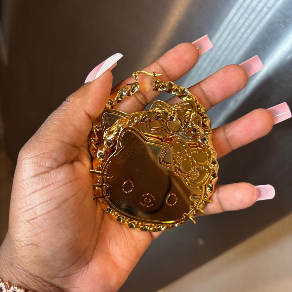 Gold Hello Kitty Pendant